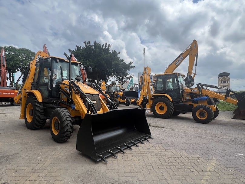 JCB 3CX (Anh): Máy xúc liên hợp 6 trong 1 cho ngành chế biến cao su Việt Nam