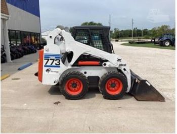 Xe quét bụi Bobcat 773 cũ kèm xúc lật