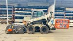 Máy xúc lật Bobcat S570 kèm chổi quét bụi cũ