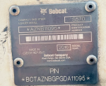 Máy xúc lật Bobcat S570 kèm chổi quét bụi cũ